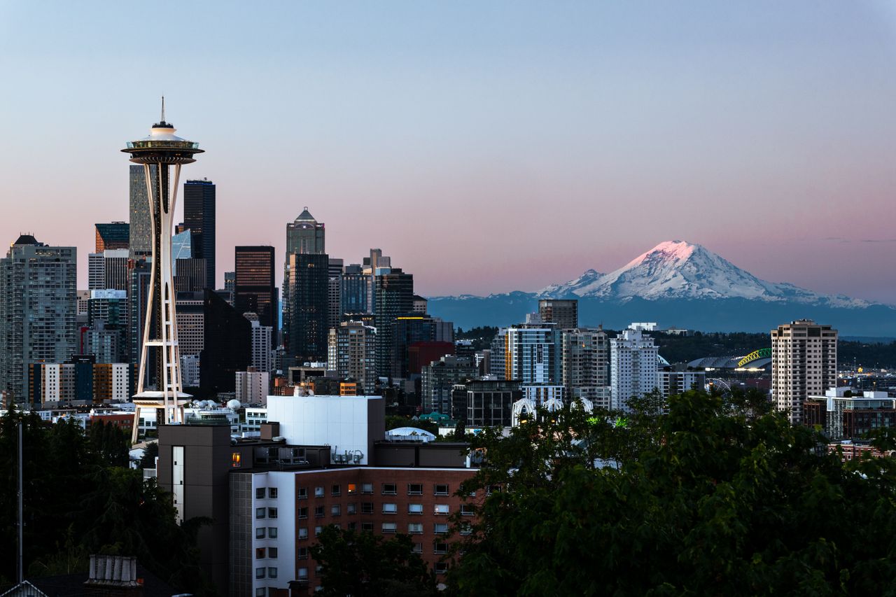 services-02 Captivating view of Seattle's skyline featuring the Space Needle and Mount Rainier at dawn.